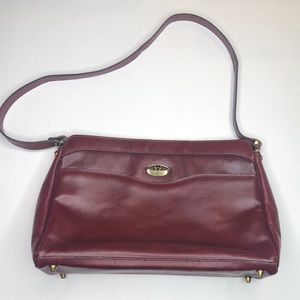 A vintage Etienne Aigner pursue